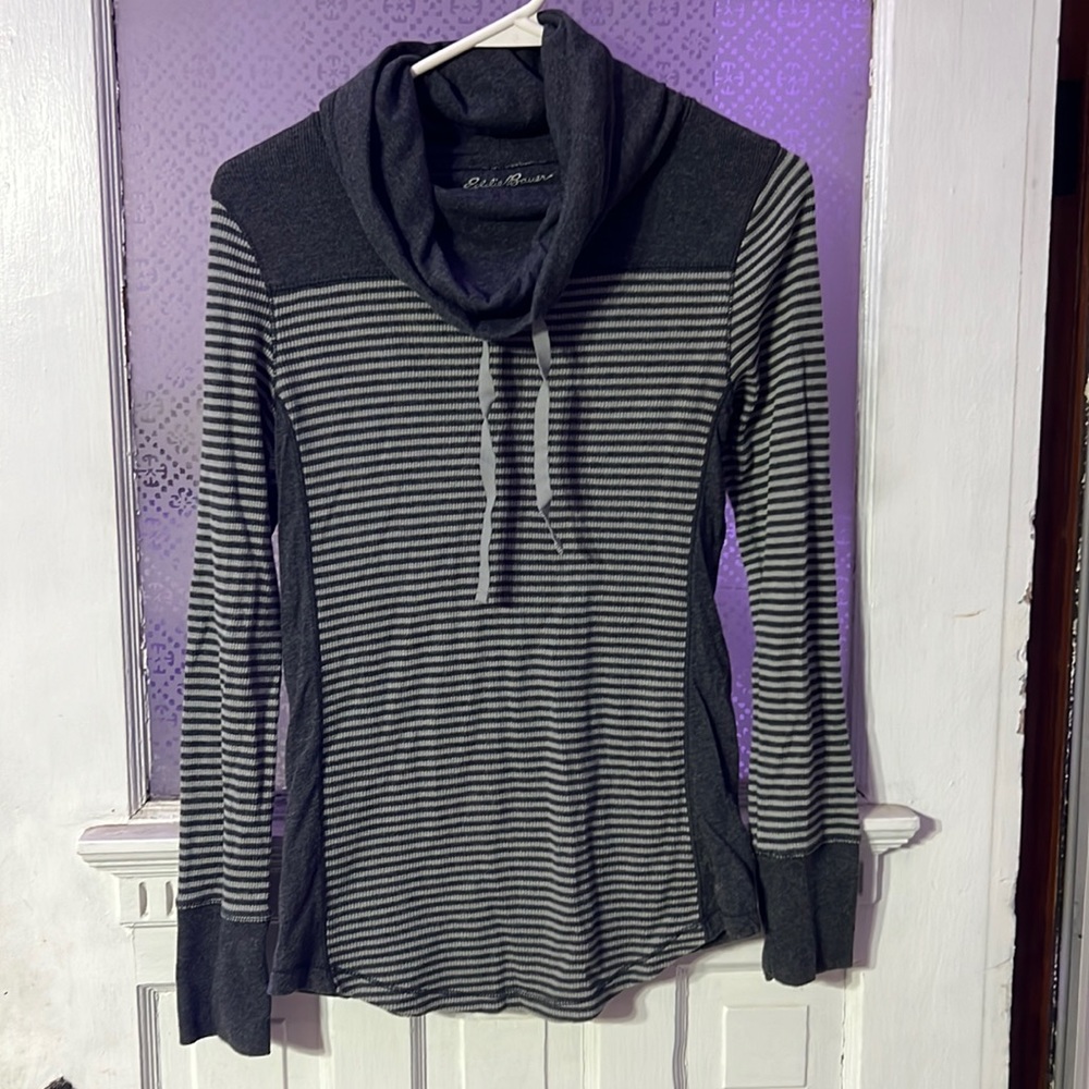 LN women’s Eddie Bauer cowl neck top size small